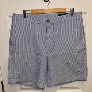 Men’s vineyard vines shorts size 36